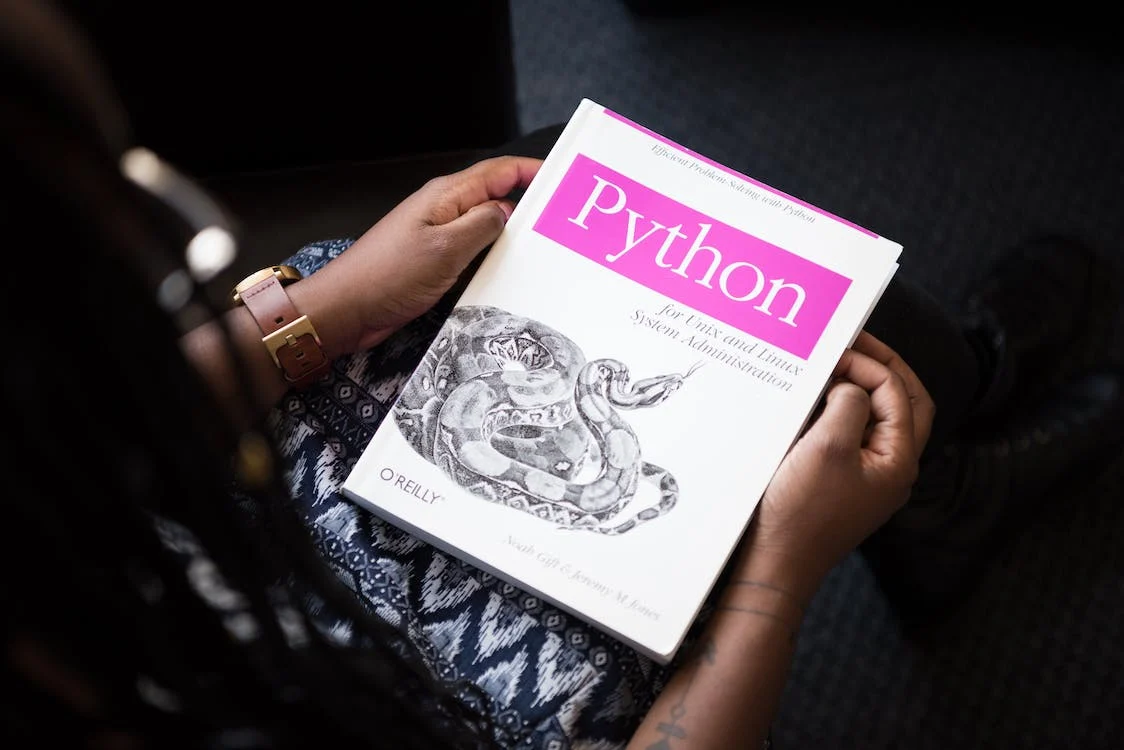 What programming languages ​​to learn to work with AI?-Python