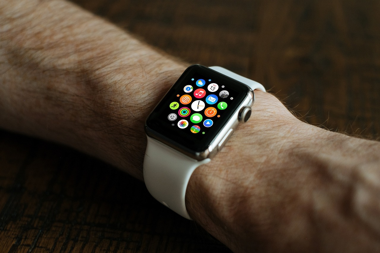 Buying Guide -10 Reasons to buy apple watch