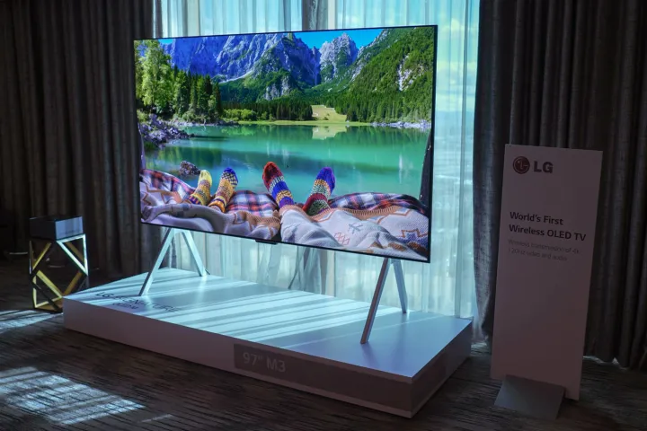 Unveiling of ! LG's First Wireless OLED TV 97M3