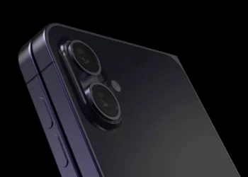 Dual Screen Phone in Purple color-Is a 5,700mAh Battery Enough to Justify the iPhone Fold ‘Ultra’s’ $2,299 Price?