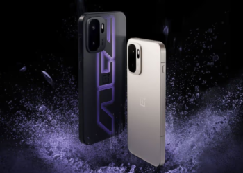 Image of two smartphones one black and one White -OnePlus Ace 6 Ultra Specs Surface Before China Debut