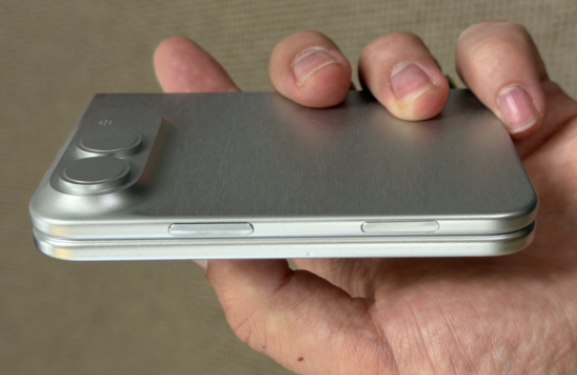 foldable phone -iPhone 18 Pro & Ultra: Design Leaks and iOS 27 Support Cuts