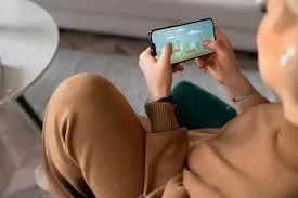 [Playing game on mobile=10000mAh Battery Smartphone why do you need?