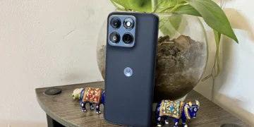 A blue smart phone,Motorola Edge 70 Fusion at ₹30,999: Is It Worth Buying in 2026?